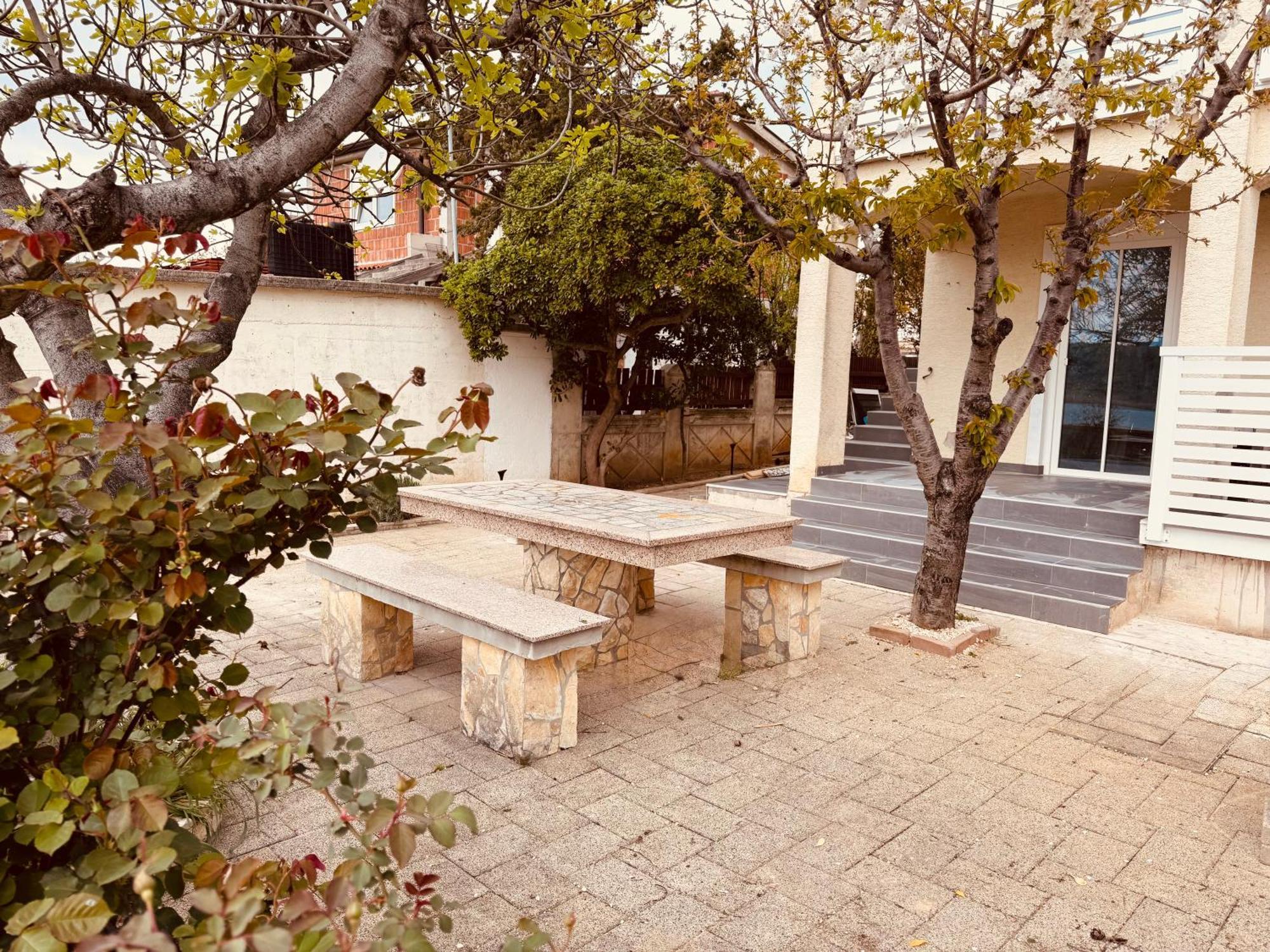 Casa Mare Rtina Garten Zwei Baeder Eg Exteriör bild